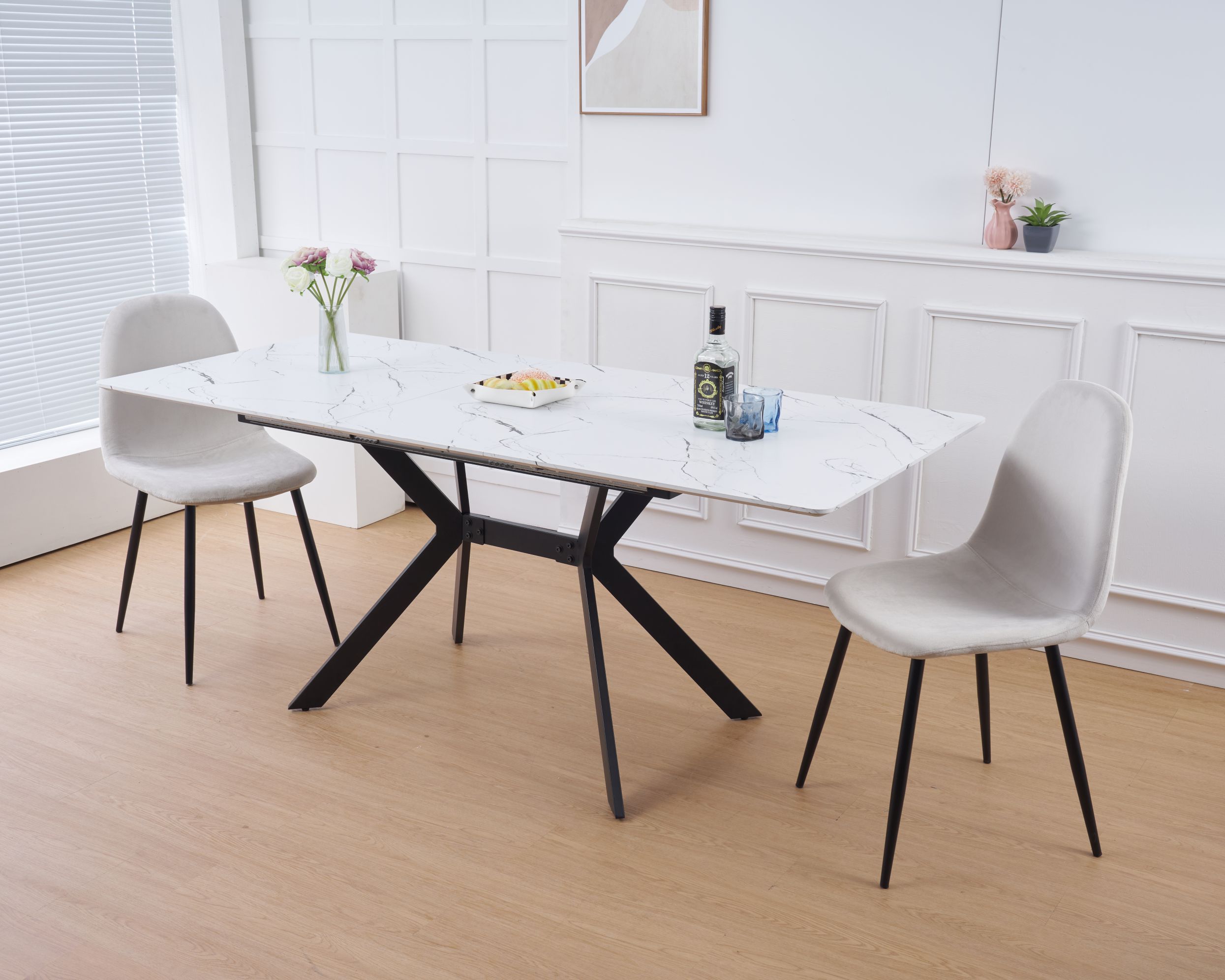 פינת אוכל מלבנית נפתחת מעץ איכותי כולל 4 כסאות דגם סיגמא פינת אוכל מלבנית נפתחת מעץ איכותי כולל 4 כסאות דגם סיגמא