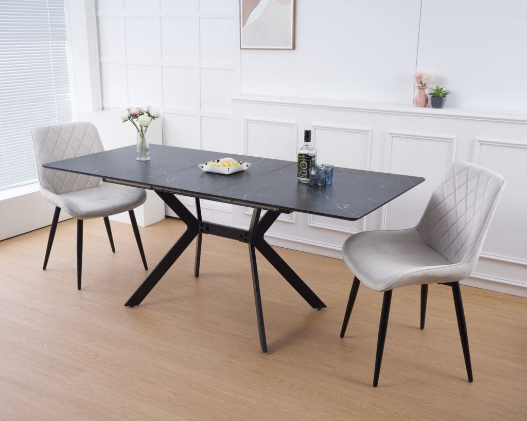 פינת אוכל מלבנית נפתחת כולל 4 כסאות מבד קטיפה רחיץ דוחה כתמים דגם גמא פינת אוכל מלבנית נפתחת כולל 4 כסאות מבד קטיפה רחיץ דוחה כתמים דגם גמא