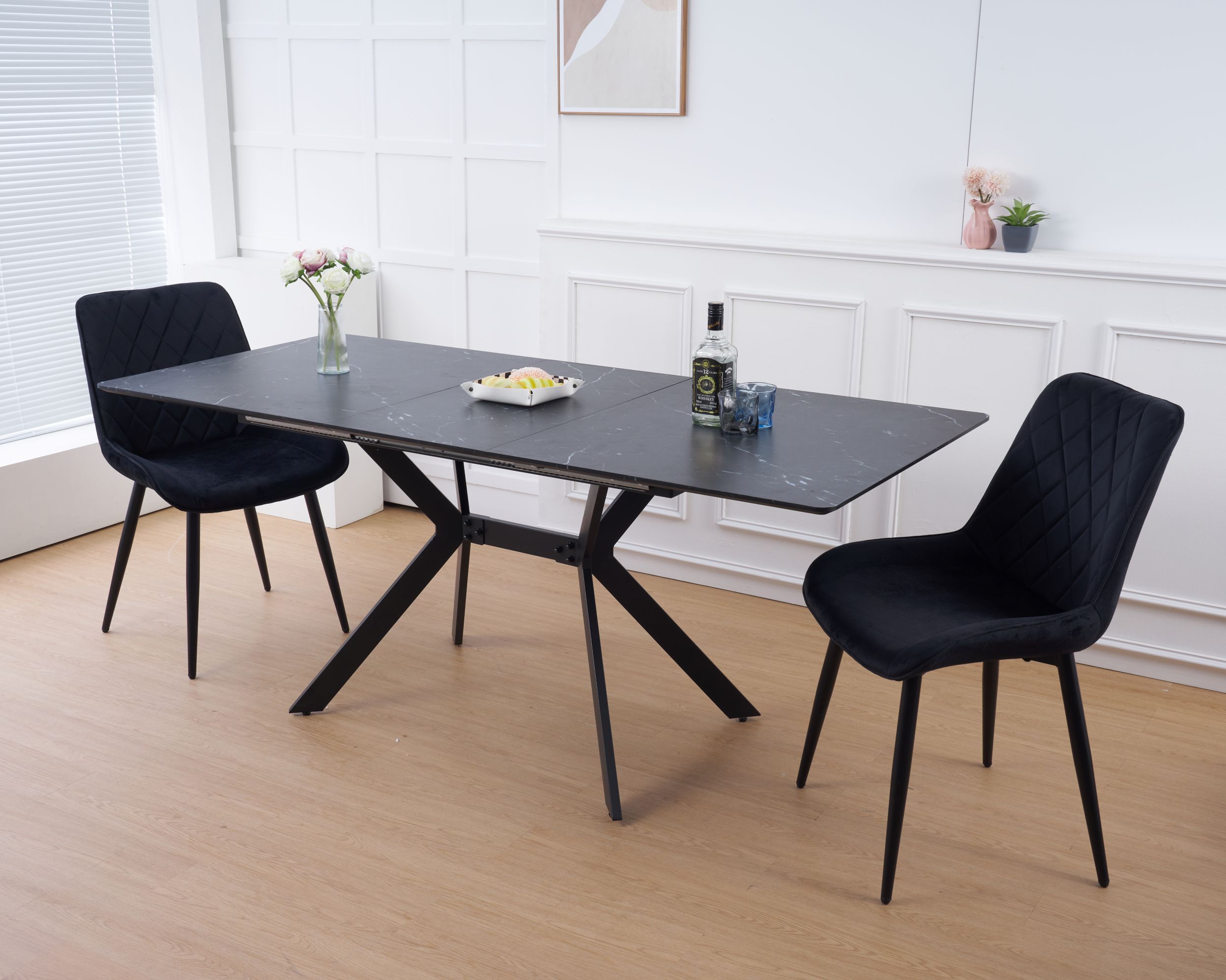 פינת אוכל מלבנית נפתחת כולל 4 כסאות מבד קטיפה רחיץ דוחה דגם גמא טודו ...